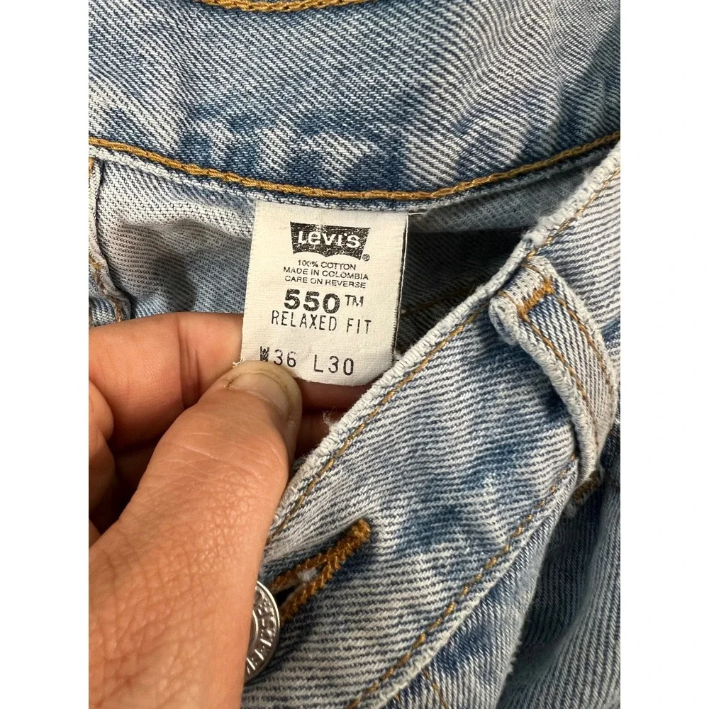 Vintage Levis 550 Relaxed Fit Jeans Mens‎ 36x30 Light Wash Blue Denim 2002